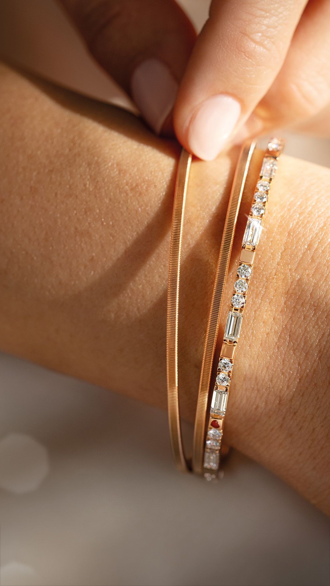 魔法のような魅力を放つブレスレット「EMBRACE ME.Magic Baguette」