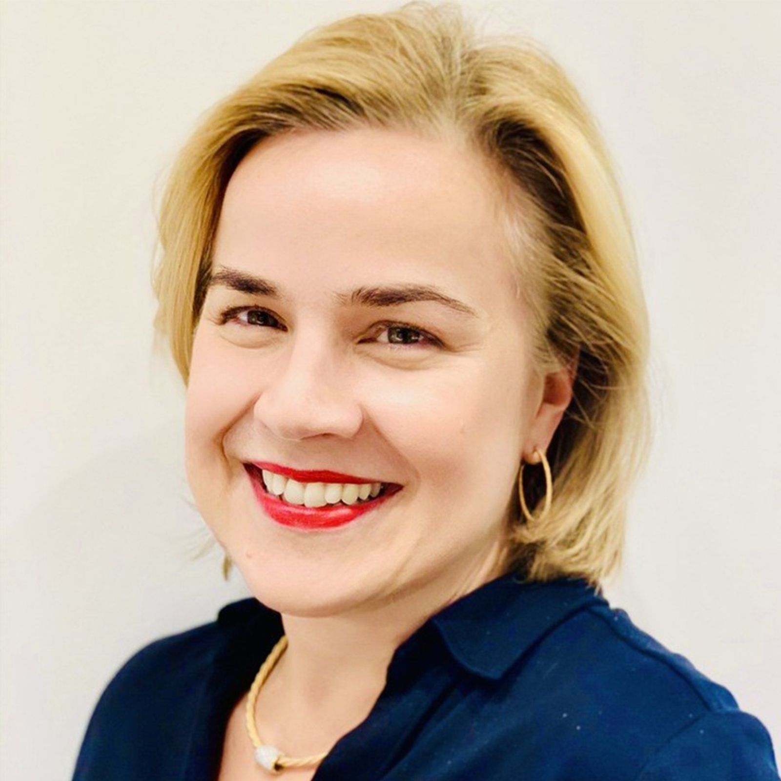 Die Wellendorff-Botschafterin Andrea Hettler berät Sie gerne, um das passende Wellendorff-Schmuckstück zu finden.