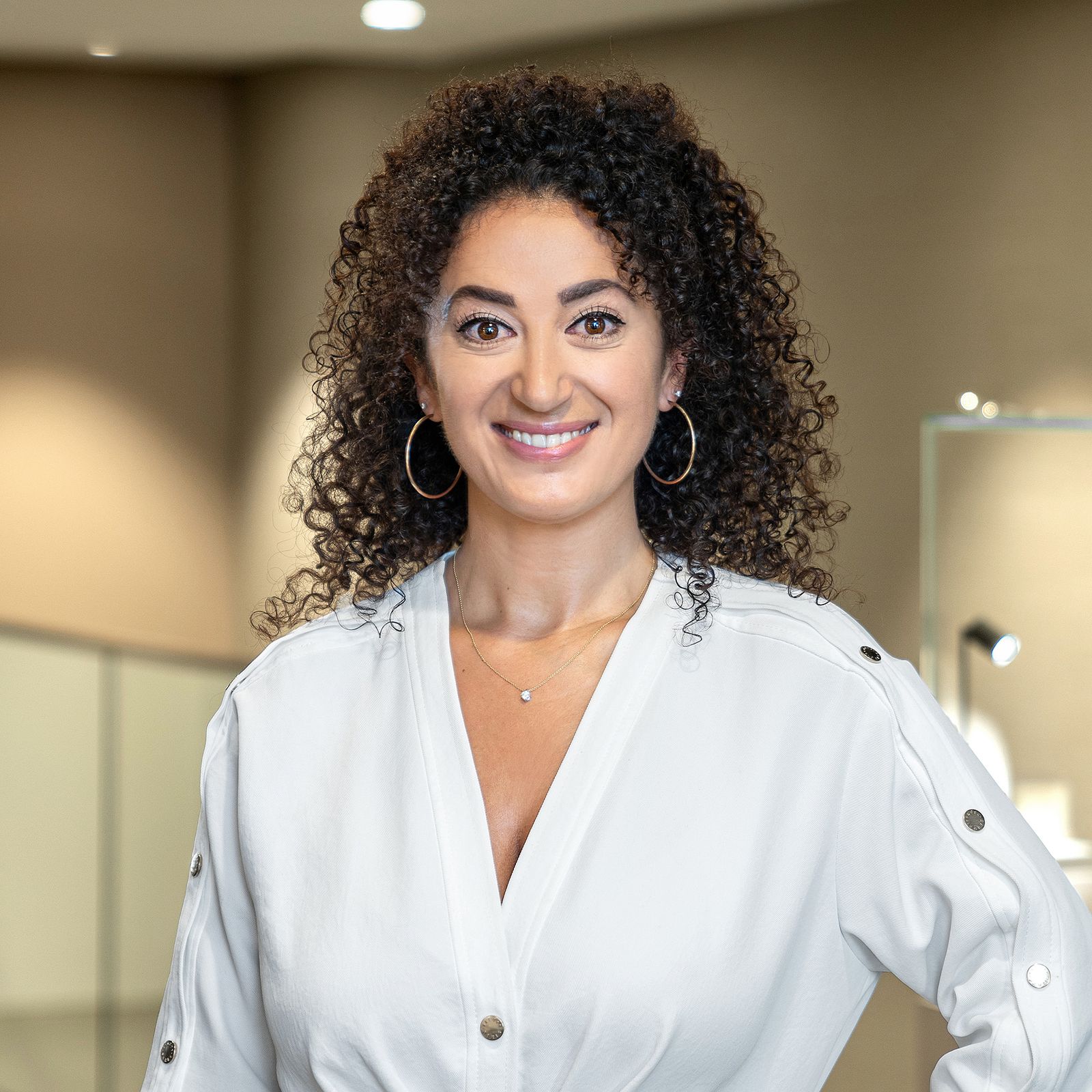 Die Wellendorff-Botschafterin Linda Göck berät Sie gerne bei Juwelier Mayer in Augsburg.