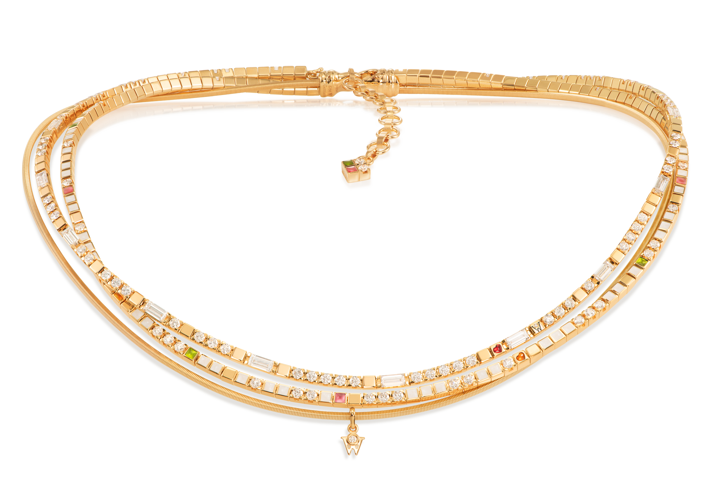 Das Collier POWER IN WHITE edel aus 18 Karat Gelbgold verbindet Perlmuttweiß, Grün, Orange, Rosé, feinen Sternenstaub, Brillant-Baguettestrang und ein Herz. Collier auf hellem Hintergrund.
