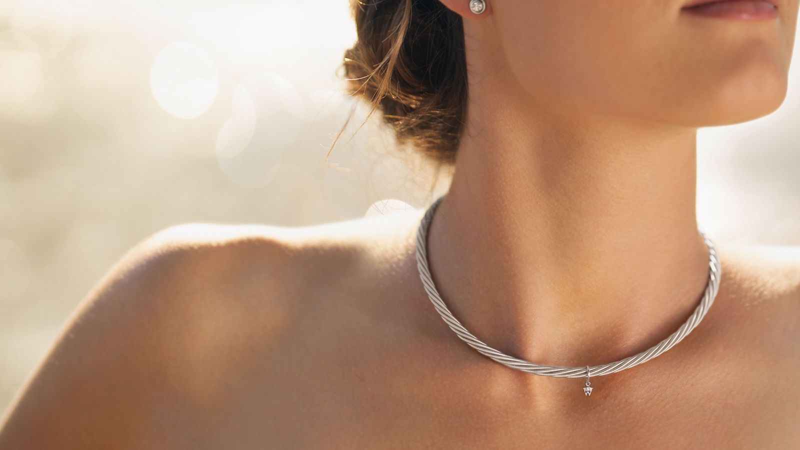 Das Wellendorff Collier Prinzesse am Model in 18 Karat Weißgold