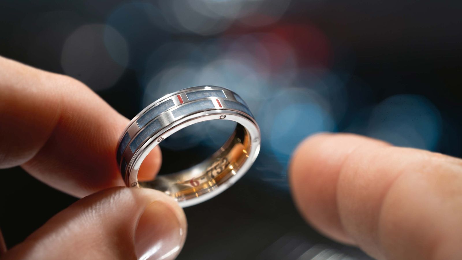 Handgefertigter Wellendorff Ring 6-752, Geburtstagsedition 2026, aus Weißgold.