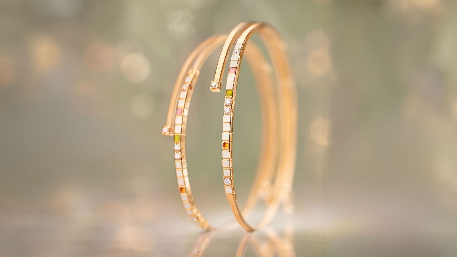 Wellendorff Armband UMARME MICH. power in white, stimmungsvolle Darstellung.