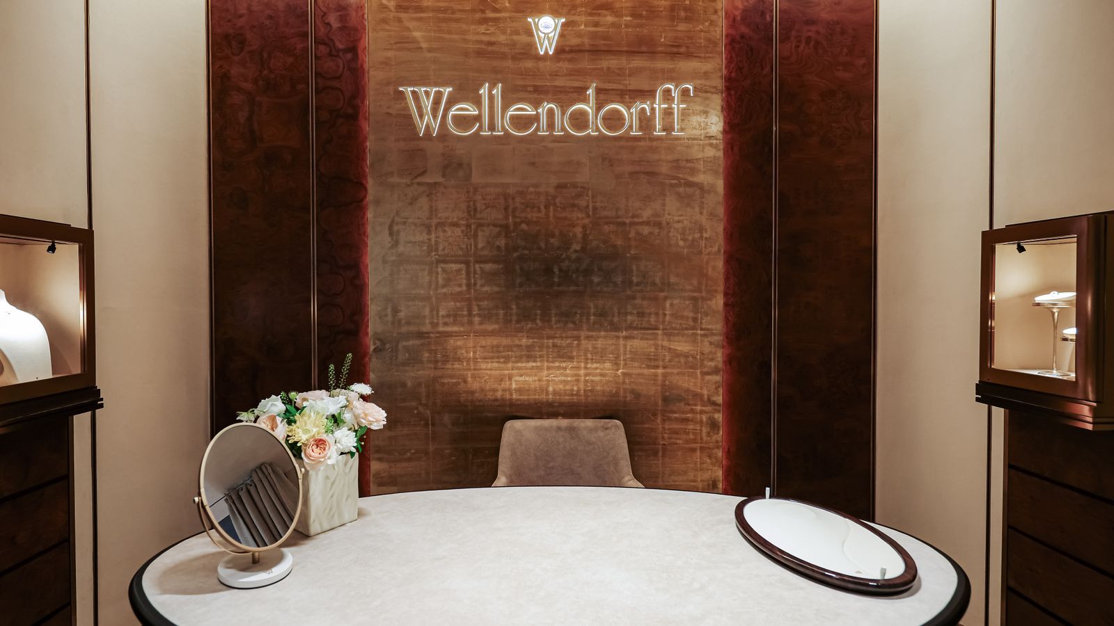 The new boutique in Shanghai China invites you to stay and is the best place to discover your own favorite piece of jewelry.