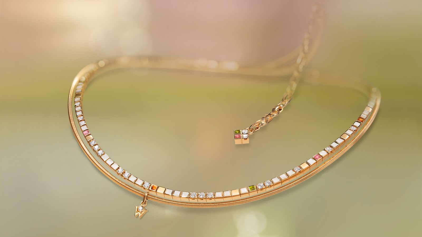 Wellendorff Collier POWER IN WHITE., stimmungsvolle Darstellung.