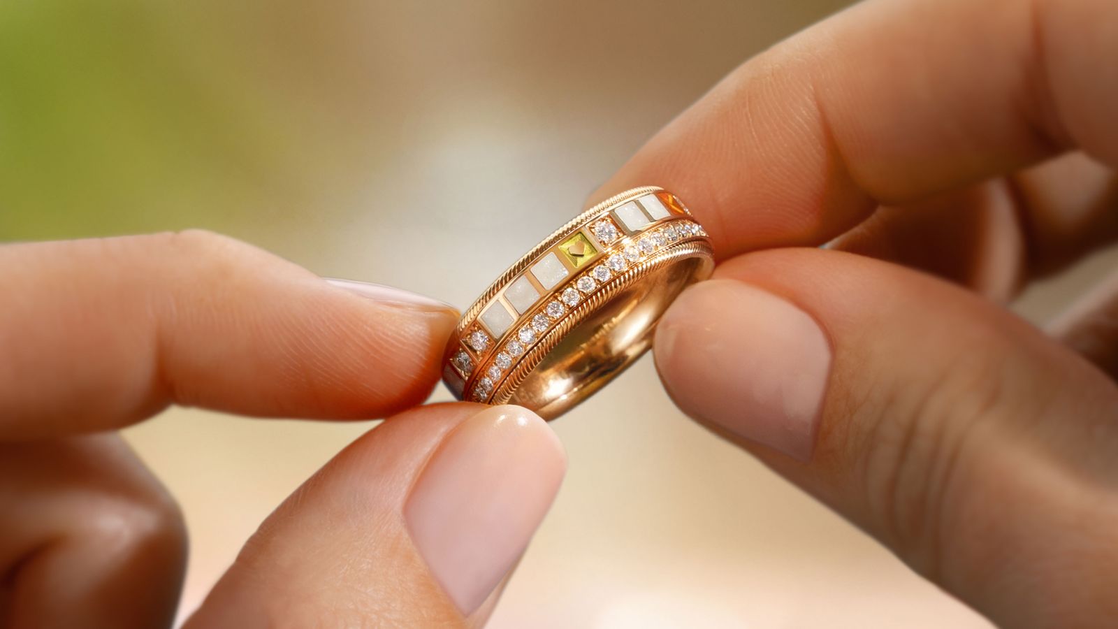 Wellendorff Ring POWER IN WHITE., gehalten