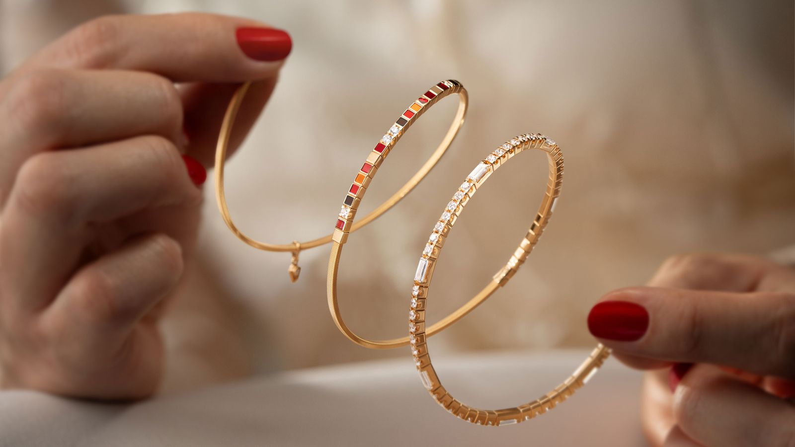 Wellendorff Armband UMARME MICH. power in red edel, Federndes Gold