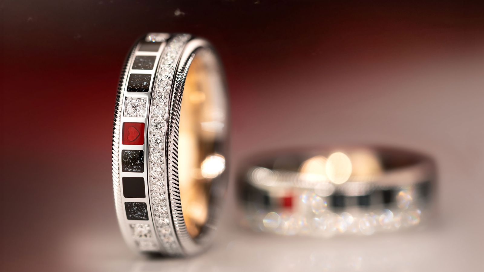 Wellendorff Ring POWER IN BLACK., stimmungsvolle Darstellung.