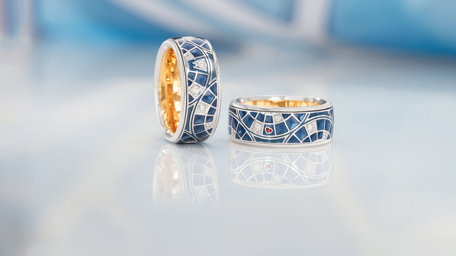 Kühl-elegantes Weißgold, funkelnde Brillanten und ein meisterhaftes Gravurmuster - der Ring MEINE SCHÖNSTE ZEIT.