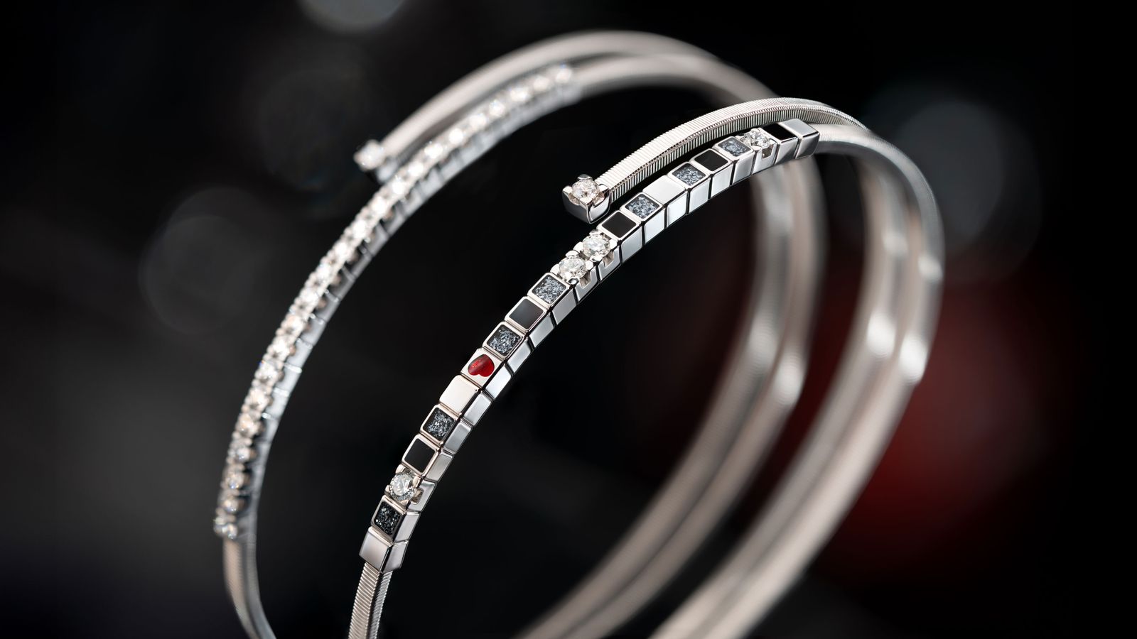 Wellendorff Armband UMARME MICH. power in black edel, Detailaufnahme