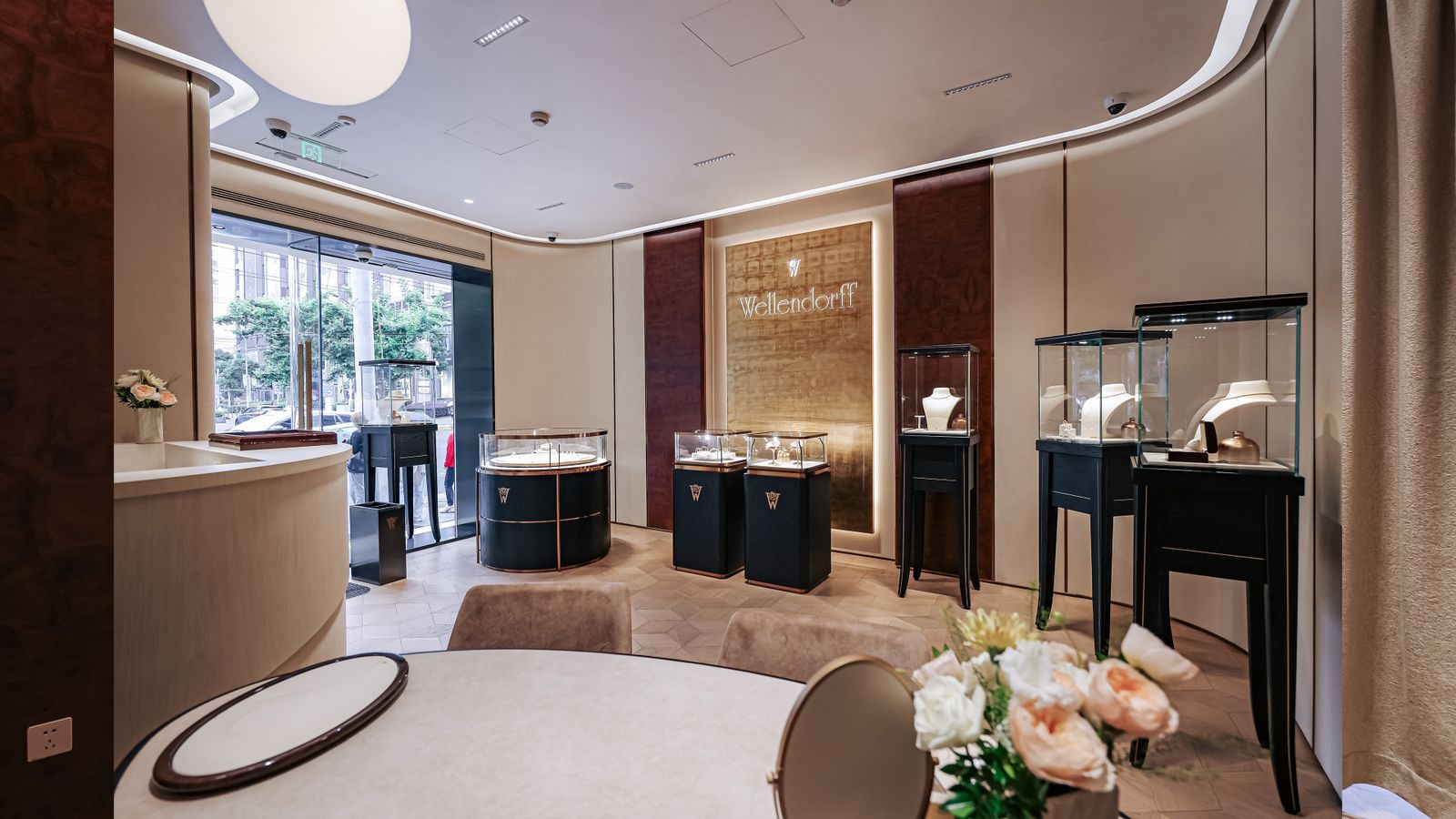 Welcome to our Wellendorff boutique in Shanghai, China. Explore your favorite jewelry pieces in a unique setting and receive personalized advice.