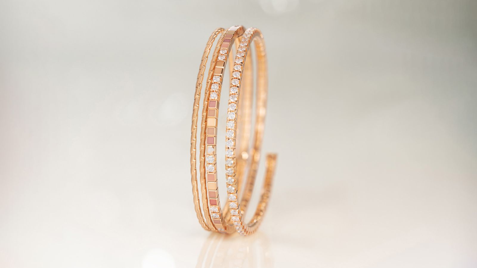 Das 18-karätige Armband Umarme Mich Mein Glück edel mit Brillant-Rivere.