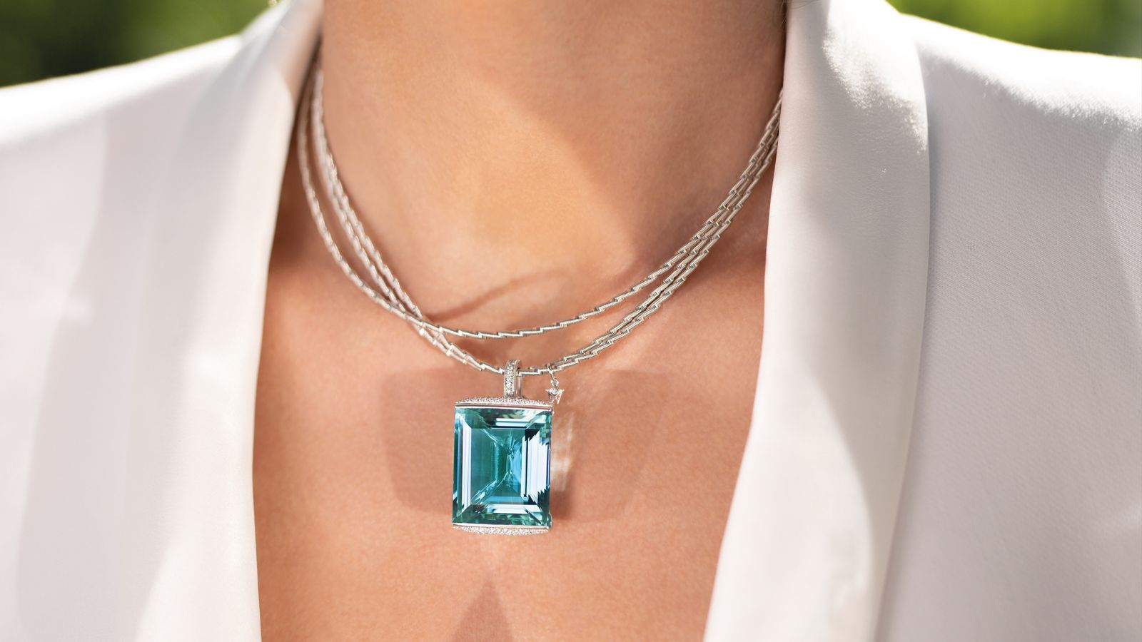 Collier AQUA MARINA getragen