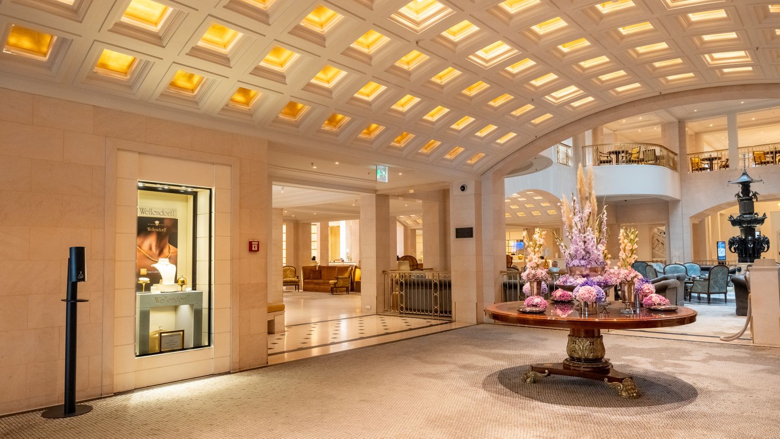 Interior_Wellendorff-Leicht_Adlon_Eingang